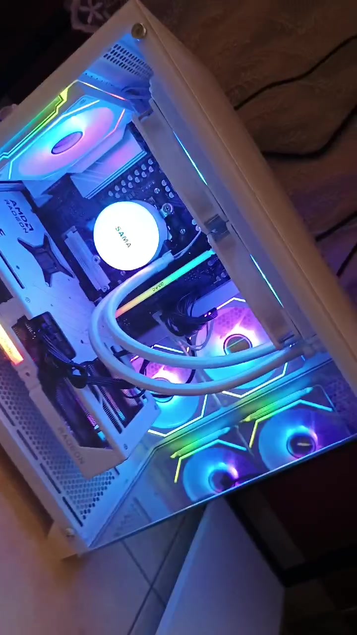 المعالج: Razen 5 9600 x 
المذربورد: B650 gigabit wifi 
كارت الشاشة AMD RX 9070 16 GB 3 مراوح 
الرام: DDR5 16 GB 6000 MHZ 
SSD: 512 
الباور سبلاي: 750 برونز 
المبرد: من sama SI240 

ماوس: HAVIT MS 1034 
كيبورد ميكانكي: SK 4000 فول RGB 

شاشة متحركه من ASUS 

180 فريم تنطيك 2K و 4K  فول دقة 

التجميعه الله شاهد ورقيب قليل استعمله لين عندي ظروف واريد ابيعه محتاج فلوسهه 

2.5 مليون قفلللللل 

للتواصل: ***********