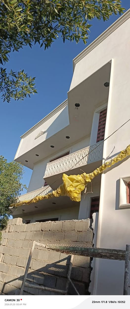 السلام عليكم
شغل درجه اولى والتزام بلعمل
 جص . بياض. لط داخل وخارج . لبخ واجهات 
 سمنت. لبخ ونثر. طلس وفوم 
الي يريد يشوف الشغل كل الهلا بي
***********
***********
