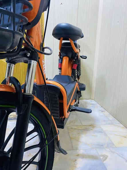 دراجه شحن صار شهرين من ماخذهه دراجه نضيف البطاريات جديده عقل مبدل جوكر دبل سويجً دبل بصمه لايت عالي ناصي ستاند موبايلي وبي منفذ شحن المري ولوحات موجوده موديل درجه 25 سعر 350 وبيه مجال قليل خاص او ع رقم ***********
