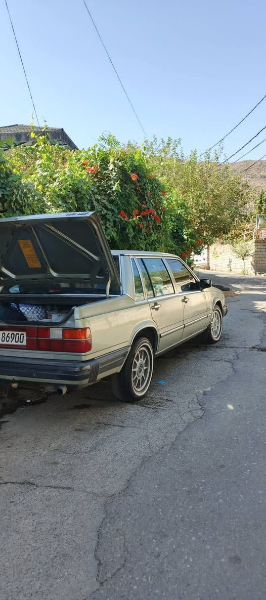 للبيع فافلو حجم 760مديل مكينه بلادي 84 سياره جديده وحله من صوره مكفوله من صبغ وضربه مكفوله شاشه تخم تاير جديد سنويه جديده بسمنه رقم دولي مكانه نجف متواجد خاص رقم ***********
