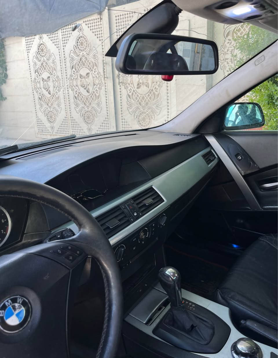 ساخ ساخ مەنەفێست 2006 چاو و برۆ 525 نۆزڵ کورت مەرغووب پێش و پشت کردومە بە M5 گێڕ مەکینە کارەبایی بەشەرت کوشن جڵد و کارەبا 75$ مەجال ژ.م *********** كالار, السليمانية
