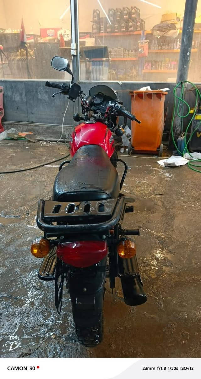 دراجة بوكسر مديل 22 نازله 23 كفاله دراجة مانقصه اي شئ
كهربايات شغال كلهن ماشيه 19 الف. وراقه كاملات صوليات حته وصل ما مصطفى موجود. مكاني بلديات ***********
