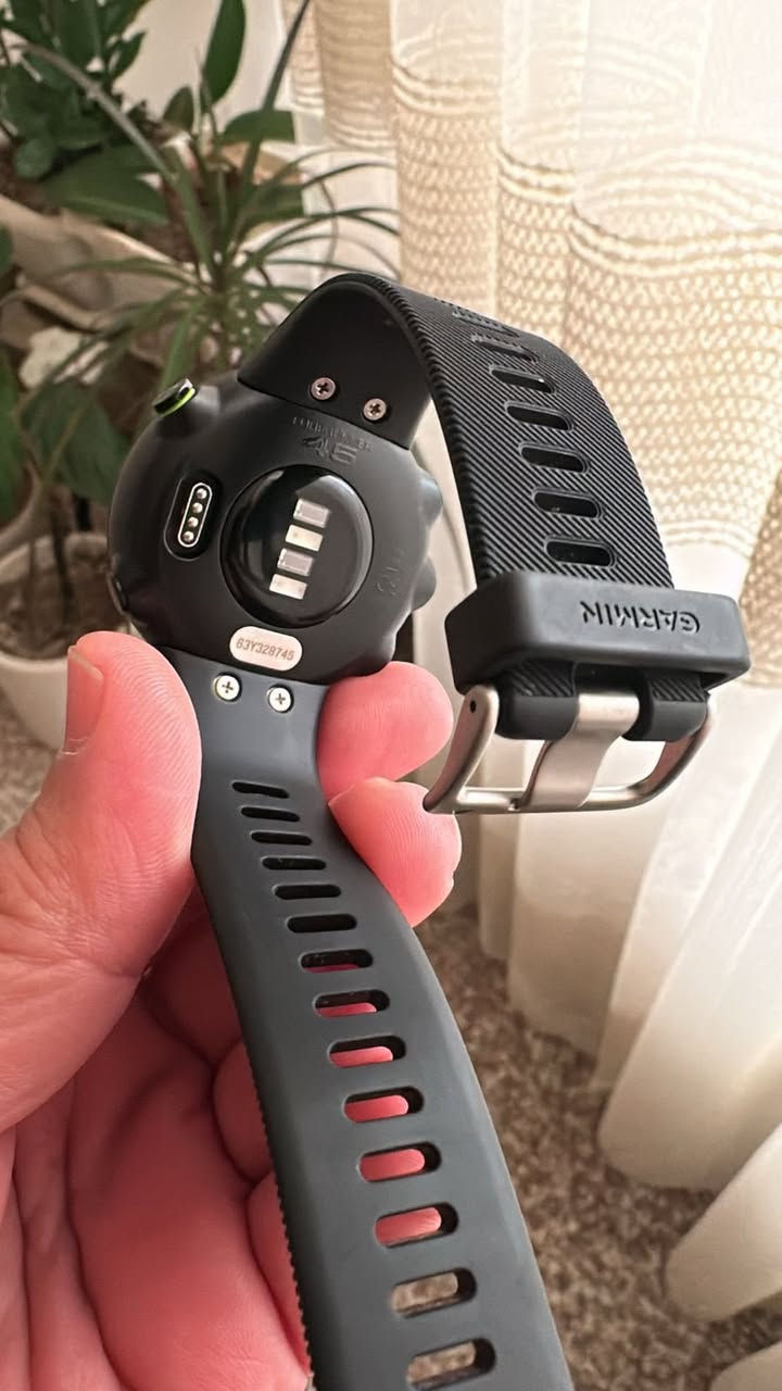 Garmin Forerunner 45
ساعه كارمن نظيفة جداً 
معروفه مواصفات الكارمن 
قياس نبض 
Gps
والتمارين
سعر خاص ***********
