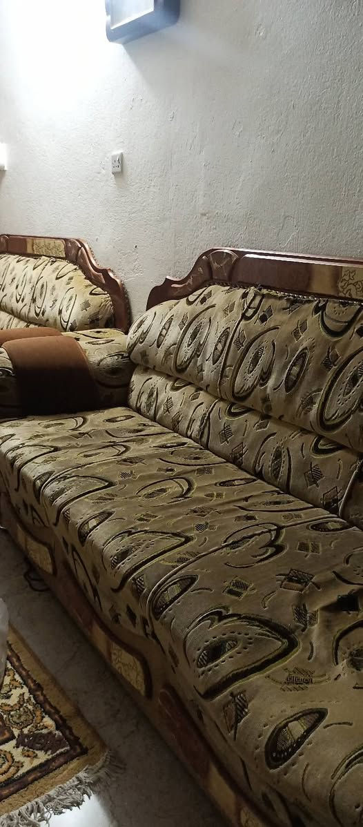 للبيع تخم اثنين كرويته 
واربع كراسي سعر ١٥٠ وبي مجال شراي خاص


**إذا كنت صاحب هذا الإعلان وتريد حذفه لأي سبب، رجاءا أرسل رسالة إلى الدعم الفني**