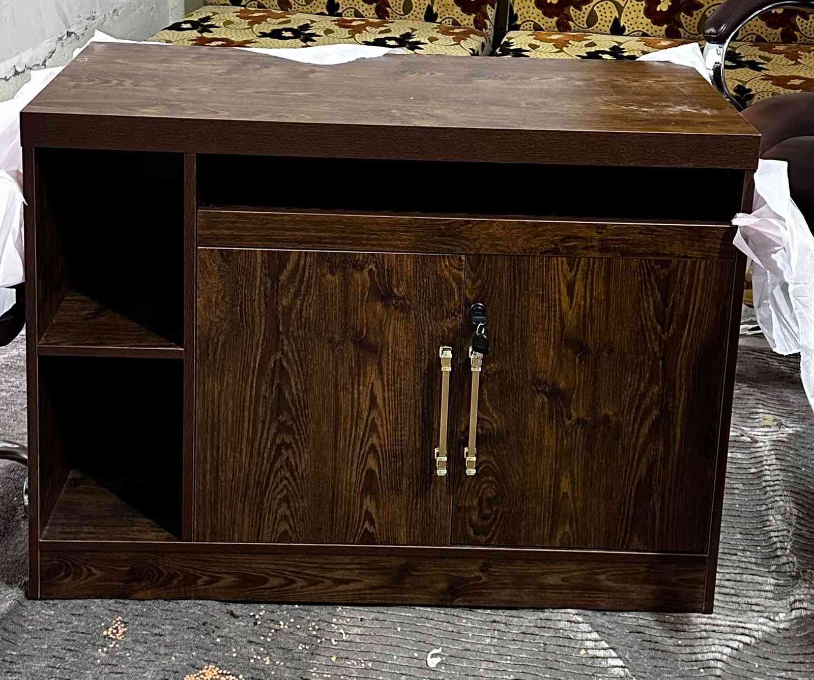 السلام عليكم
1 / ميز مكتب  قياس 180 cm مع ملحق
2/ ميز مكتب قياس 160 cm
3/ كراسي متحرك عدد 2
للعلم استعمال شهر واحد فقط بعدهن بحالة الجديد وتجي تشوف وتفحص
مكاني البصرة ابو الخصيب
السعر 650 ومجال للشراي


**إذا كنت صاحب هذا الإعلان وتريد حذفه لأي سبب، رجاءا أرسل رسالة إلى الدعم الفني**