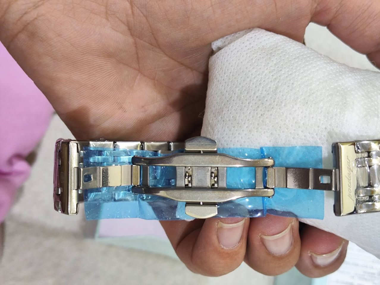 السلام عليكم ساعة بودكار ماركة وزن ثقيل هاي مواصفاتها قفل فراشه مختم
هيكل وحزام من الفولاذ المقاوم للصدأ.
مقاومة للماء.
تعرض اليوم والتاريخ.
تعمل بحركة كوارتز.
قطر القرص حوالي 41 ملم.


**إذا كنت صاحب هذا الإعلان وتريد حذفه لأي سبب، رجاءا أرسل رسالة إلى الدعم الفني**