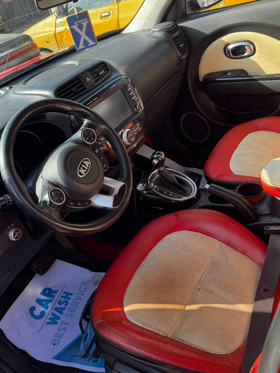 السلام عليكم سيارة صول موديل 2019ماشية 77 حادثها 3قطع وبيها بارد مواصفاتها شاشة كبيرة كامرة سستم صوت بصمة تحكم ستيرن وباقي مواصفات السعر 123وبيها مجال مكاني بغداد رقم الهاتف ***********
