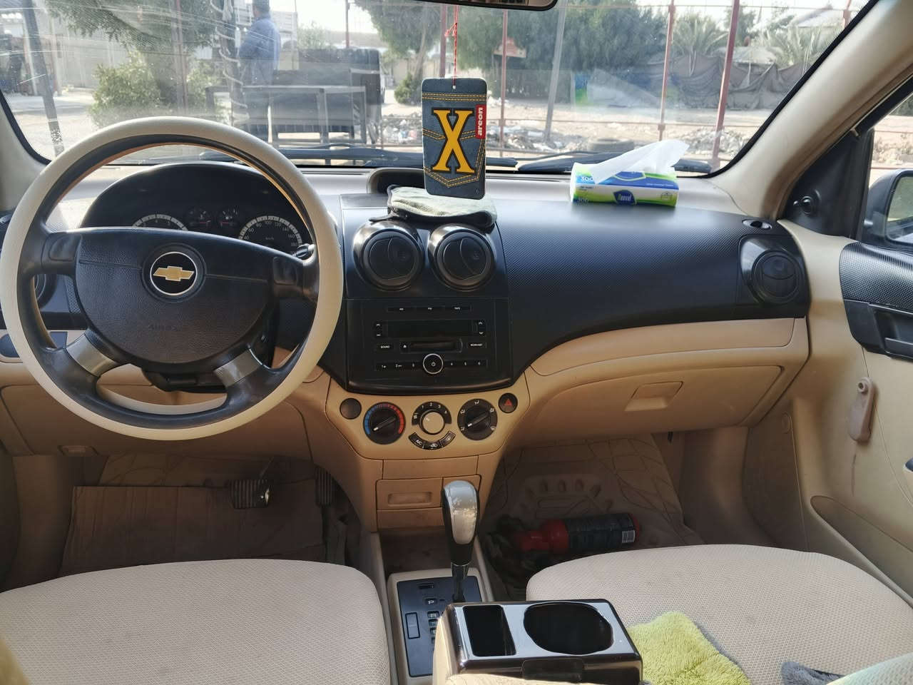 افيو ٢٠١٣ خليجي رقم نجف 
محرك ١٦٠٠ 
بيها رشات صبغ بدون ضربه قويه 
محرك وكير مكفولات حداديه جديده تخم تاير جديد تبريد ثلج السعر ٦٩$ مكانه كوفه ***********
