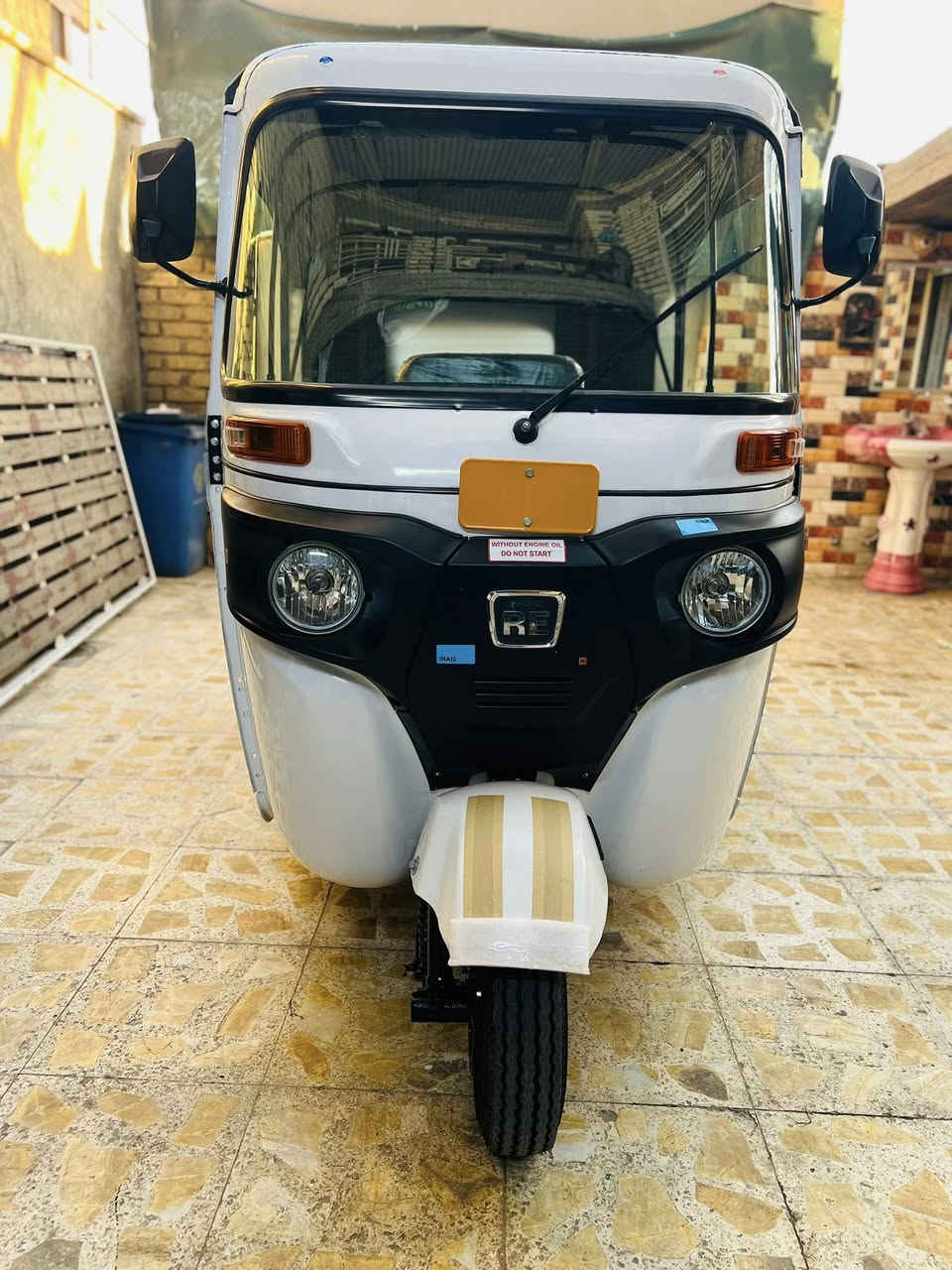 البيع تكتك موديل 21 / 11على وضع شركه كله كامله مابيه اي نقص محرك كشر مكفول فقط طخه بصيطه يم بك لايت كهربائيات كله شغال هندر شغال بسمي فحص هزه داخله جديد مكاني بغداد حي اور فقط شراي يتصل ***********
