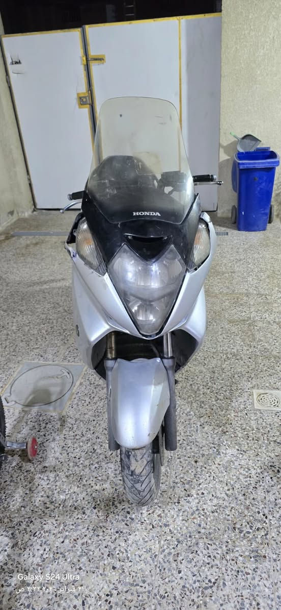 سلفر ونج للبيع
مكينه 600قبق اسود نضام سكيورتي 
الدراجه امفوله معنه الكلمه 
اشوكت ماتجي نكر سلف 
حماوه ثابته ٣ طابوكات 
كيج 200كهرابات شغاله كلهه 
منضومت زنون 
الدراجه بيه نواقص بسيطه 
الرجل او واحده من الجكمجات ماكو 
مكاني بغداد البلديات 
سعر مليون او ٣٠٠ الف او بيه مجال 
رقم الفاتف ***********
مستعجل عله بيعته كلش

الدراجه اتريد خيال
