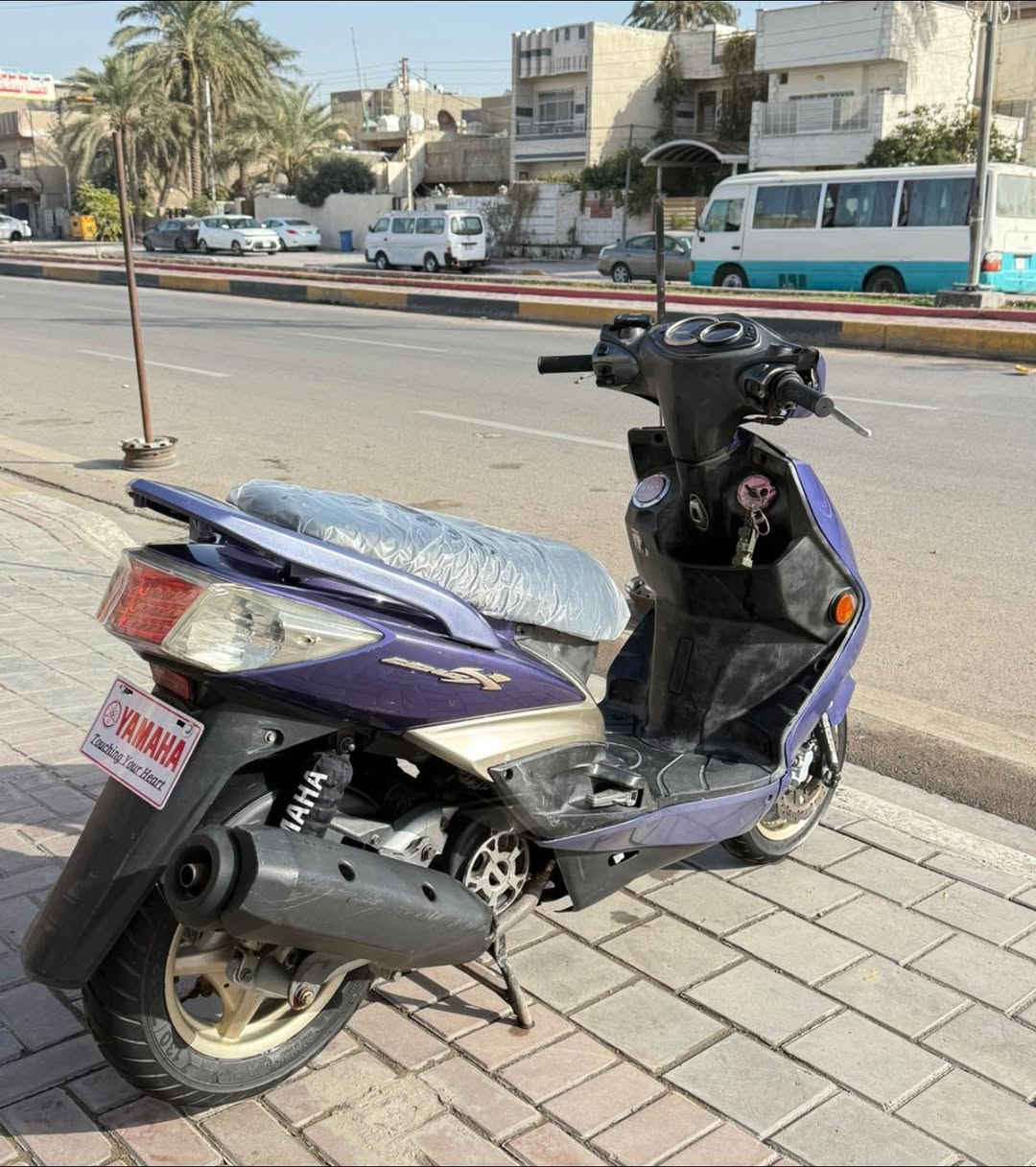 سلام عليكم
سكنس فحل طلاعات لون بنفسجي مميز 
دراجة بلادية بيها صالنصة رياضي ويدات بريك وقبغ فلاوين وحوزة وبيها نواعم كفالة الدراجة العنوان بغداد البنوك الشراي يتصل ***********
