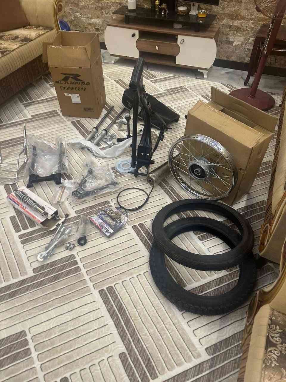 السلام عليكم تعميره للبيع صار عندي ضرف ماكدرت اعمر معا الشاصي بي بليته بس ابيع ادوات غراض من ابو رسول كله اصلي مكينه رابيدو شاصي صبغ حراري نقصه تانكي وتيوب مكاني معقل سعر ٧٢٥ رقمي ***********
