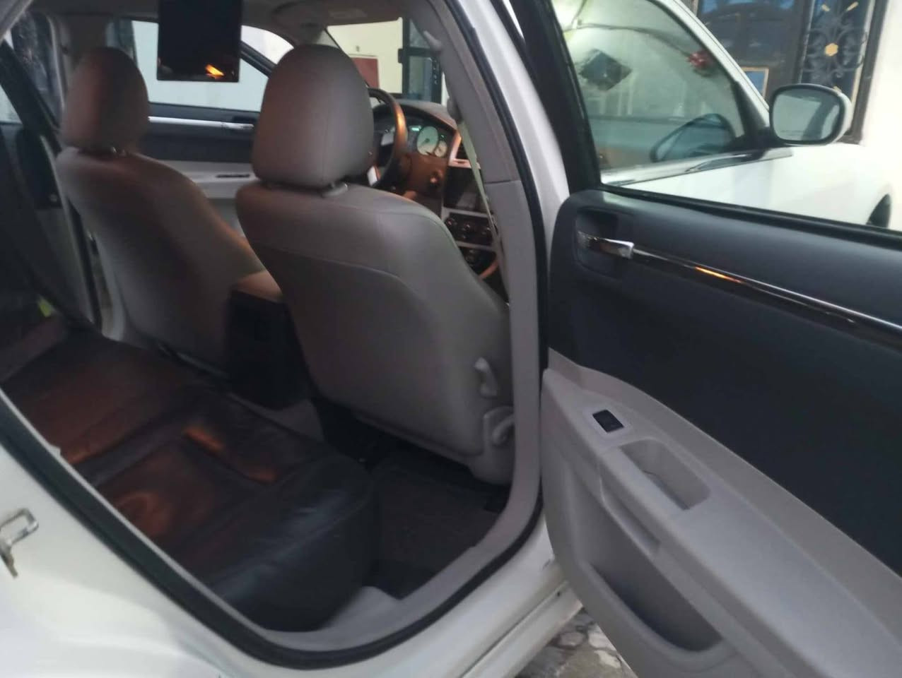 السلام عليكم اوباما موديل 10 سياره جاهزه ما بها اي نقص فول مواصفات حلوه جاهزه
بيها قصه جنطه///ادوات ادوات ادوات//
ماكينه 3600 حداديه كهربائيات جاهزه السياره 
///السعر 52 ورقه وبيها مجال 
العنوان بغداد//رقم الهاتف 
***********
