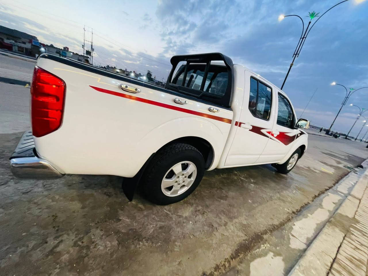 السلام عليكم نيفار موديل 2013 سياره كفاله عامة سيار تخم تاير جديد حدادية جديد رقم سليمانيه مكان السياره بصره رقم الهاتف ***********
