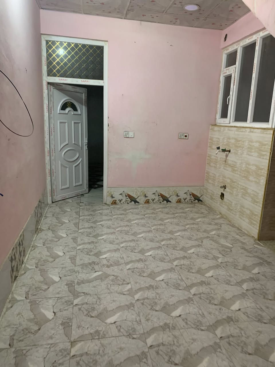 مشتمل للإيجار ١٠٠متر طابق ثاني تحرير الجاهزه قرب مدرسه لادريسي الارقم ***********
