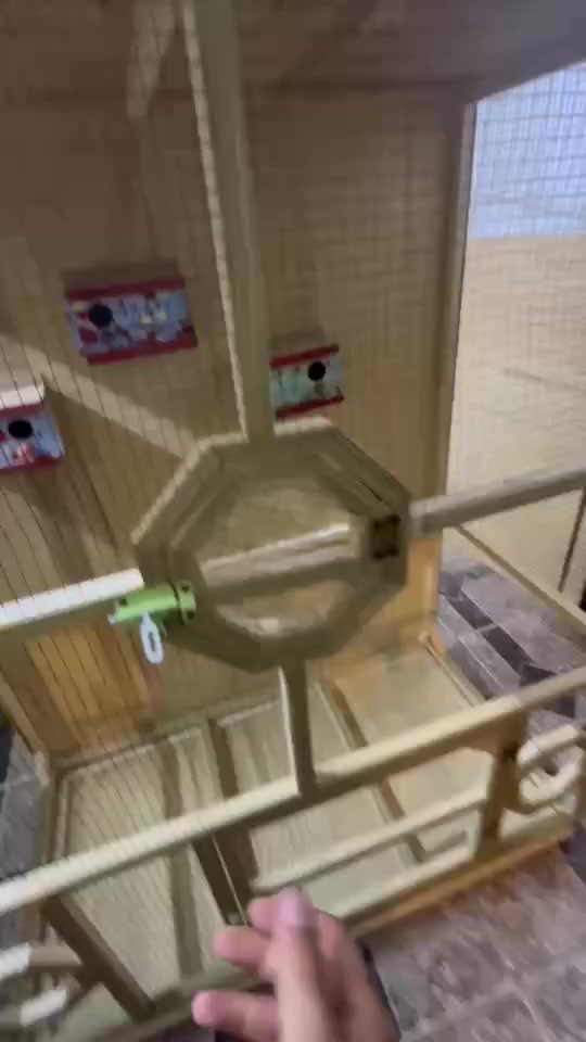 السلام عليكم ......متاااااح
قفص طيور حب طول 150 عرض 120 نزال 60 
شغل مرتب مثل ما مبين بالفيديو 
المكان بابل البكرلي قرب النفق 
الرقم *********** 
السعر 70
