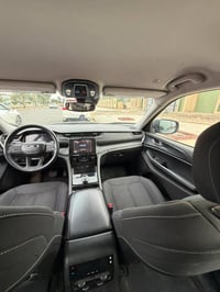 جيب لاريدو 2023 ماشية 28 الف رقم بغداد  تبديل بنيدنفس لون + جاملغ  الس...