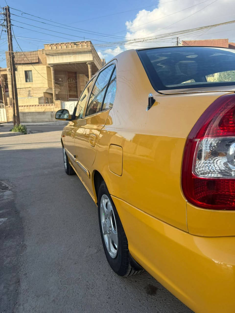 سلام عليكم هونده ڤيرنا موديل 15 سياره دوشمه عام جاهزه كير مكينه مكفوله تخم تاير سنويه جديدة  هيئة مصفره وغرمات مصفره ارقام جديده انكليزي تبريد تتئفه شغال سياره جاهزة السع76 وبيه مجال بسيط بغداد حي القاهره رقم ***********
