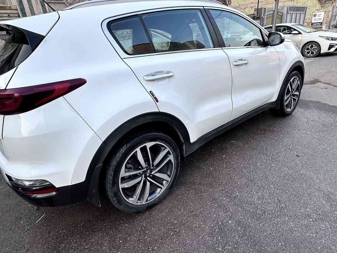 السلام عليكم 
سبورتج 2019 خليجي 
مبدل بنيد وصور الحادث مرفقة بالمنشور 
مكان السيارة شارع فلسطين 
هـ/ ***********
السعر 178
