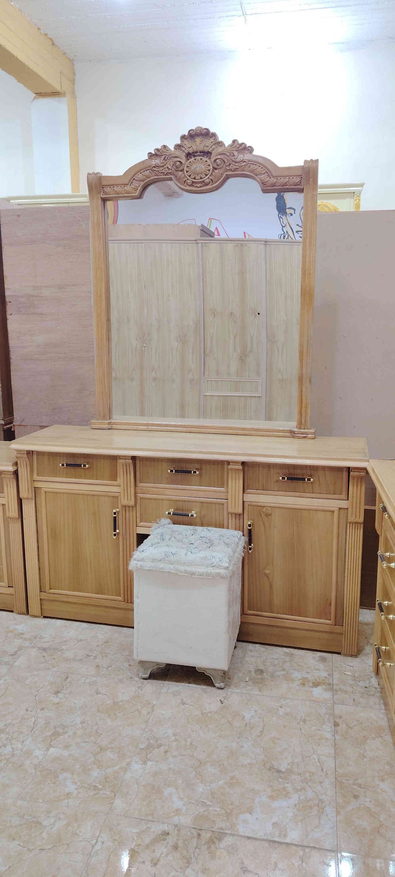 السلام عليكم الغرفة نجاره صاج داخل وخارج صاج موديل ازان سعر مليون ٥٠٠ رقم ***********
