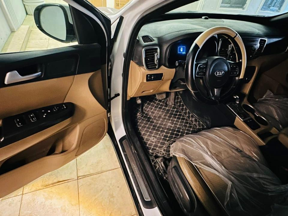 السلام عليكم سبورتج خليجي موديل 2018

سياره خليجي كفاله عامه من الضربه والصبغ

سياره فقط بيها بل جنطه علا كد اربع صابع عندي نطخت وعفتها علا حطتها ما سويتها موضحا بل صور قرب وشوفها 

وبيهه بارد بصيط كلش قليل 

سياره رقم سليمانيه تحويل ثاني يوم  

محرك 2000 دوش 🚀 
حساسات امامي وخلفي 
كامرة خلفيه
بصمه تشغيل 
ثلاث انضمة قياده ( ايكو نورمل سبورت )
بصمه بواب 
نضام ترحيب 
مري شفط 
داخل عسلي لونين 
سياره ماشيه 116 كيلو قابل للزياده
سياره سعرها 185 وبيها مجال جداً بصيط 

العنوان بغداد الكرخ 

رقم الهاتف *********** متوفر وتساب
