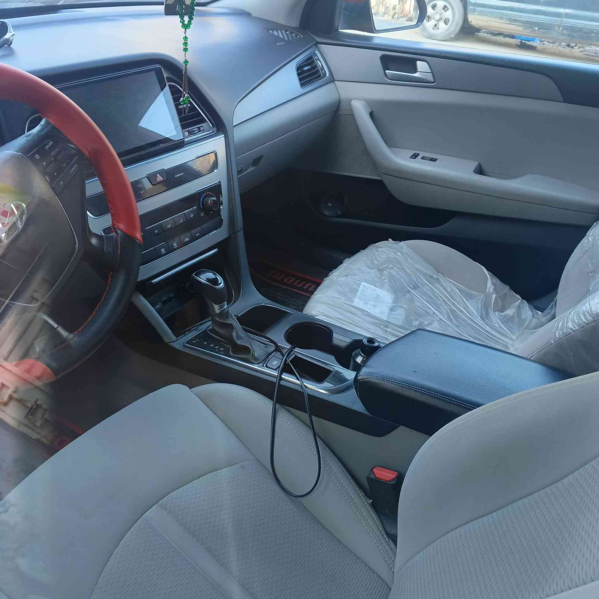 السلام عليكم 
سوناتا ٢٠١٧
رقم انكليزي 
السعر ١٢٢
المكينه برغي واحد مامفتوح
عدم تواجد ع فيس المكان ذي قار شطرة
للاتصال ***********
