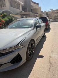 K5 2023 gt line لون سمنتي وداخل احمر بلادي ومواصفاتها معروفه حادثها بن...