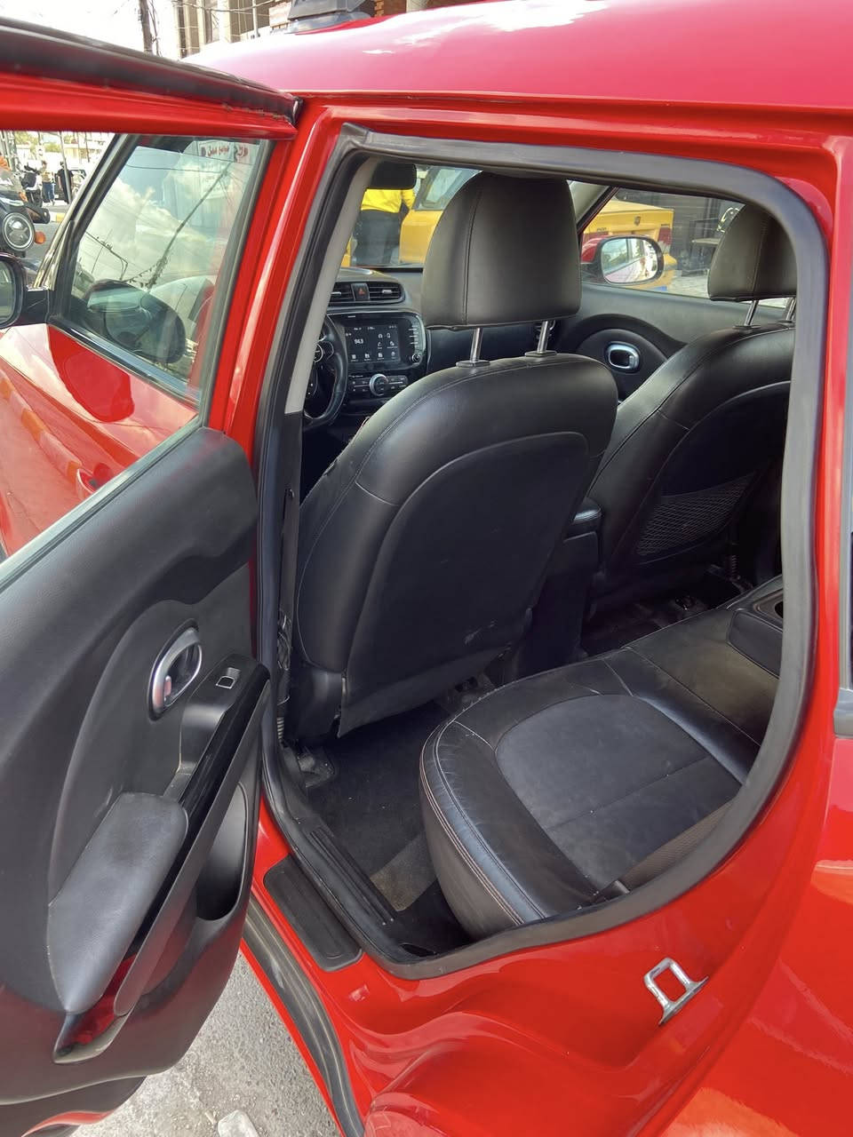 السلام عليكم للبيع كيا صول 2019 ماشيه 45 الف السياره صفاحها موس فول مواصفات عده الفتحه مواصفات Gt تحكمات ستيرن جهتين كشنات جلد  وموصفات ال gt معروفه كير مكينه صدر تبريد مكينه 1600 تيربو بانزين عادي وراد أمريكي ضرر بنيد مبدل وصبغ جاملغ امامي وخلفي السعر 120 وبيها مجال مكاني بغداد الصليخ شارع ال600 ***********
