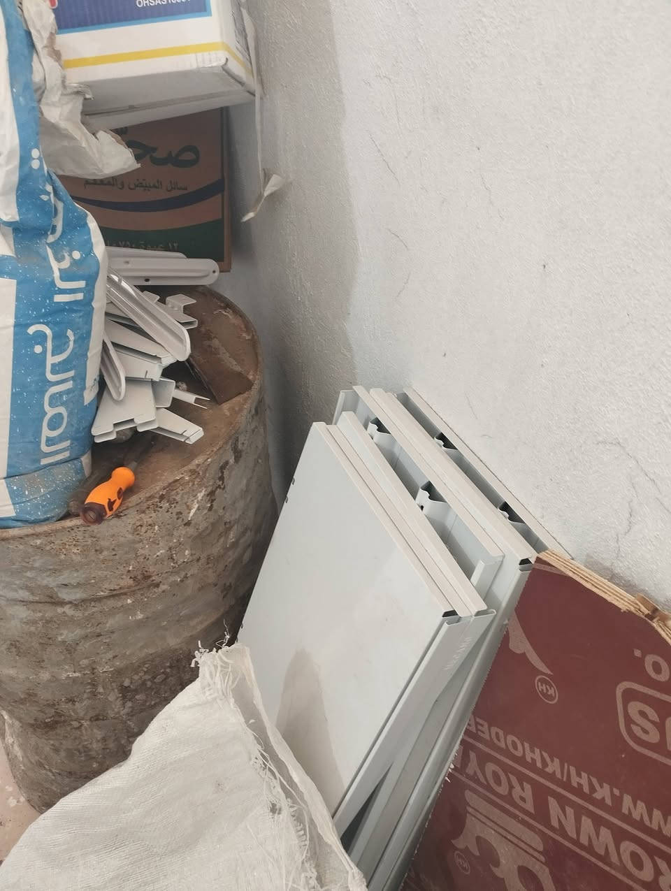 وسطيه للبيع متر و40 ارتفاع طول مترتين نظيفه جدا وجهين البيع بسبب ضيق المكان السعر 250 المكان طوريج الاتصال *********** أو التواصل خاص
