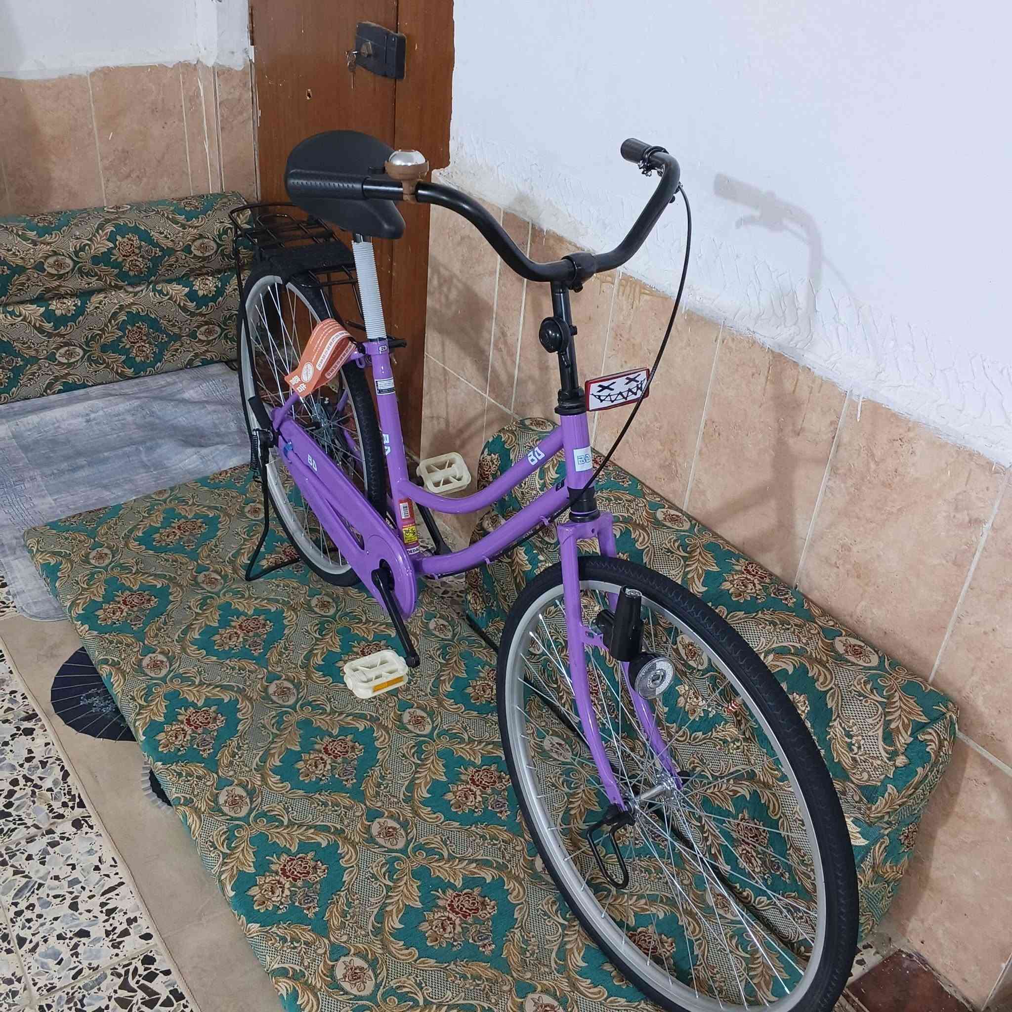 سلام عليكم بيسكل بيدي للبيع كفاله شخط ما بيه حاويه شارع عشرين مديل 22 صالي 4مطلعه حاويه السعر 155 غراضه كامله مكاني ناصريه مركز رقمي ***********
