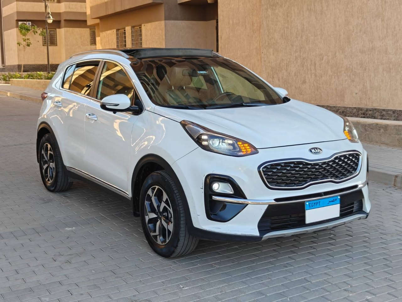 ✨ لأصحاب الذوق الرفيع والباحثين عن التميز ✨
​🏎️ كيا سبورتاج 2020.. أيقونة الفخامة والراحة 🏎️
​💎 اللون الأبيض الملكي.. إطلالة تخطف الأنظار 💎
​👑 أعلى فئة (توب لاين بلس) 👑
​✅ عربية فابريكا بالكامل "حالة نادرة ومميزة" 🎖️
✅ عداد 105,000 كم "استخدام راقٍ" 🛣️
✅ صيانات توكيل منتظمة حتى 90,000 كم 🛠️
✅ رخصة سارية لمدة 6 أشهر 📝
​🌟 المواصفات والتجهيزات الخارجية:
👁️ كاميرات 360° أوريجنال "رؤية محيطية كاملة" 🔍
☀️ فتحة سقف بانوراما "لمسة أناقة" ☁️
🚨 حساسات ركن أمامية وخلفية "لأعلى درجات الأمان" 📐
✨ غمزات بالمرايات الجانبية LED 💡
🔄 مرايات ضم كهرباء "تحكم ذكي" ⚡
🔑 بصمة خارجية "لفتح الأبواب بدون مفتاح" 🗝️
​🛋️ المواصفات والتجهيزات الداخلية:
🤎 صالون جلد أوريجينال بالكامل (فرش وتابلوه) "حالة المصنع" ✨
🔘 بصمة داخلية "تشغيل وإيقاف المحرك" 🔘
❄️ تبريد وتسخين كراسي "لراحة تامة طوال العام" 🔥
💼 شنطة كهرباء "عملية وسهلة الاستخدام" 🎒
🛡️ أنظمة أمان ومساعدة سائق (ADAS) متطورة 🔒
🎶 نظام صوتي فاخر عالي النقاء 🎧
​✨ حالة السيارة تتحدث عن نفسها.. بسم الله ما شاء الله ✨
​ للتواصل 010 17025322 📞✈️🎖

​#ملوك_التميز
تابعوا الصفحة لكل جديد ومميز في عالم السيارات! 🚗💨


**إذا كنت صاحب هذا الإعلان وتريد حذفه لأي سبب، رجاءا أرسل رسالة إلى الدعم الفني**