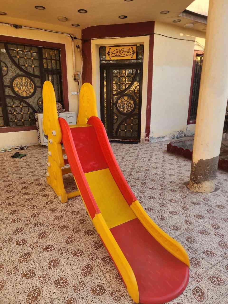 زحليكه ٥ بايات جديده ونضيفه
السعر ٦٠ وبيه مجال 
***********
العنوان زين القوس شارع ابوالفضل
