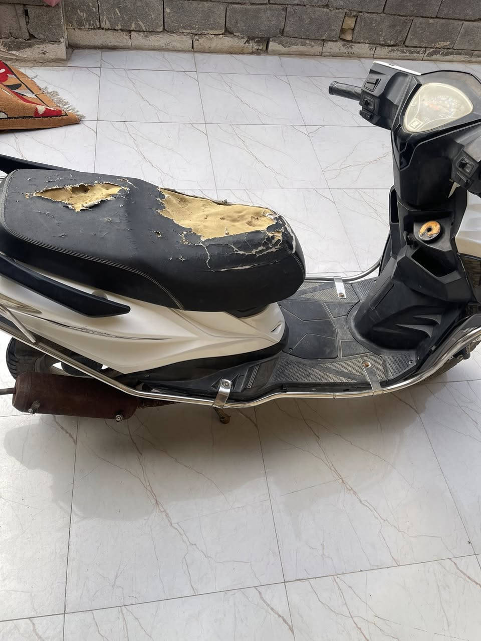 سلام وعليكم دراجه للبيع دراجه نضيفه 

***********
