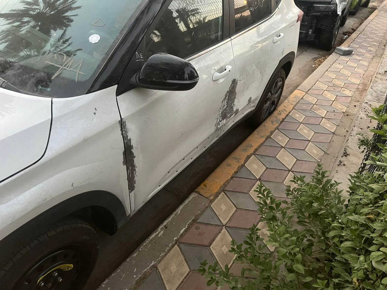 السلام عليكم من رخصة الادمن 
كيا سليتوز موديل 2024   وارد اميريكي أبيض اللون تو كلار حادث خفيف بين باب الساق والباب الخلفي والجاملغ الايسر  الامامي مبدل بدون ايرباك جميع الايرباك سليمة السيارة بدون رقم اني صاحب السيارة بأسمي مواصفات السيارة محرك ٤ سلندر 2000 دوش بصمة تشغيل عن بعد شاشة ايباد متصل تدعم الكار بلي فول تحكم ستيرن توقف ذاتي رادارات امامي خلفي توقف ذاتي مودات قيادة سبورت ونورمل وعادي  كامرا خلفية داخل صاج اسود كشنات مطعمة بجلد اسود السيارة جديدة  احلة من الصور ماشية 11 ألف ميل ويل كاب سعر السيارة 155$ وبيها مجال بسيط  مكان السيارة بغداد الحرية  للاستفسار الاتصال ع الرقم *********** بغداد, العراق
