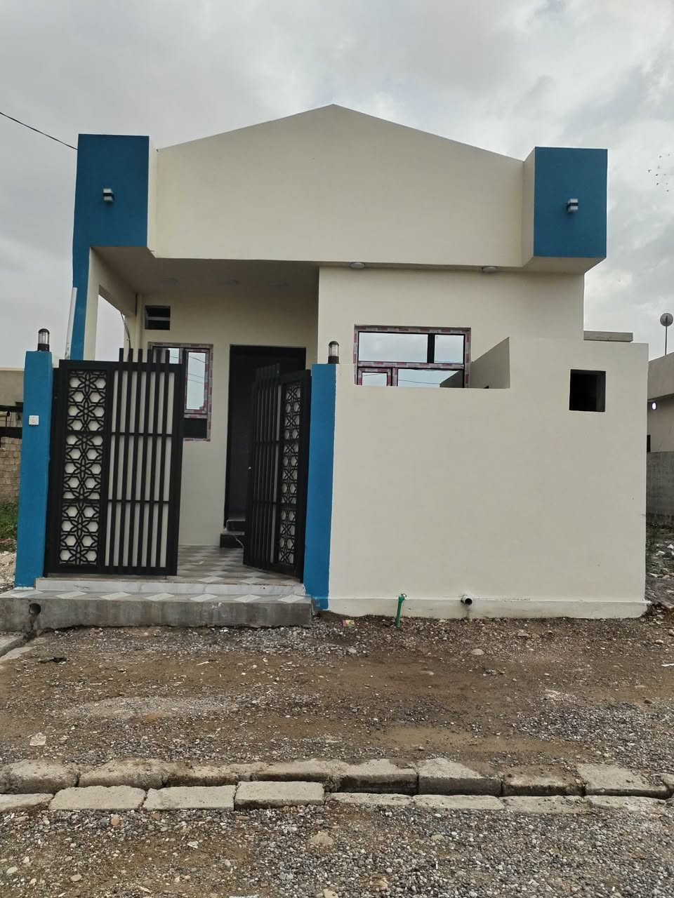 وعليكم السلام

🏠 *عقار للبيع في القوسيات، حي الإيمان قرب جامع الإيمان بالله*
- *المساحة*: 110 متر
- *النوع*: بيت كامل
- *الغرف*: 3 غرف نوم
- *الحالة*: تسليم مفتاح، تسليم فوري، كامل الخدمات
- *للتواصل*: *********** (واتساب أو مكالمة)
