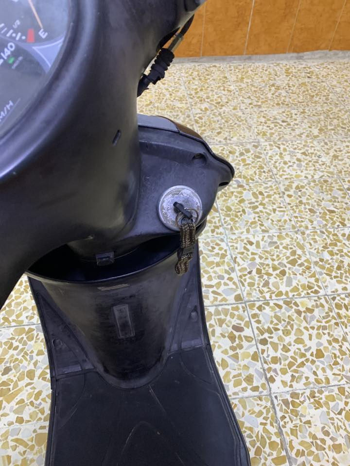 سلام عليكم

للبيع دراجة بريز رمبة ماشية 55الف دراجة وكالة ختم واحد كفر ومكينة اسم نقص مابيهة كلشي بيهة مختوم كفرات لاكسر لاشخوط مكينة متسمع صوتهة شلعة معدل كلة بلادي بريكات تاخذهة ربع مذبلهة مرايات بلادي تايرات جلاتين كابريتر بلادي وين ميعجبك افحص تجي وتشوفة اذا بيهة غير هاذة لحجي تاخذهة بلاش اسف ع اطالة 

عنواني بغداد مدينه الصدر  السعر 800 وبيهه مجال قليل انتصال وشلع عيوني 

رقمي***********
