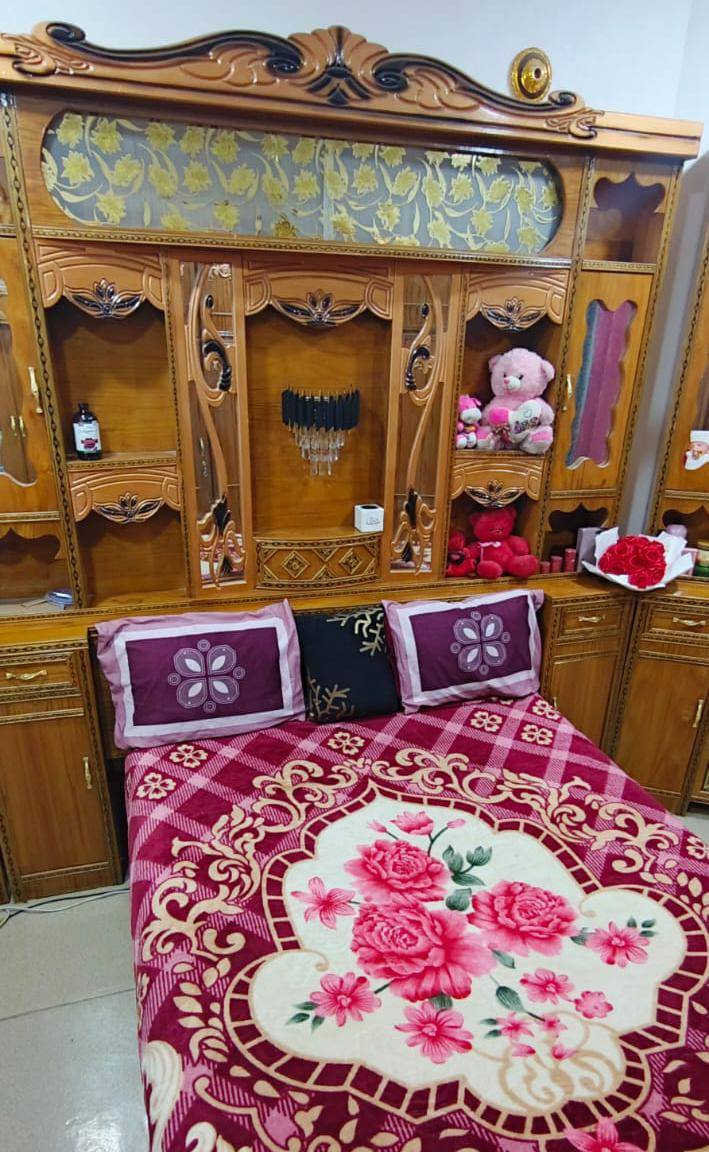 السلام عليكم عندي غرفه خشب صاج للبيع مستخدمه 5 اشهر سعرها مليون و100
للتواصل ***********
