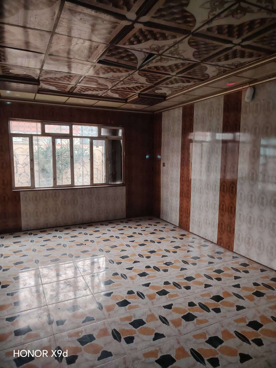 الايجار حي السماح التسعين غرفتين نوم وهول واستقبال مطبخ وصحيات كراج     السعر 200 ***********/ ***********/        مكتب تاج الملوك
