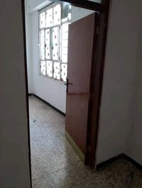 ٤ غرف • مخزن • سطح تانكيات