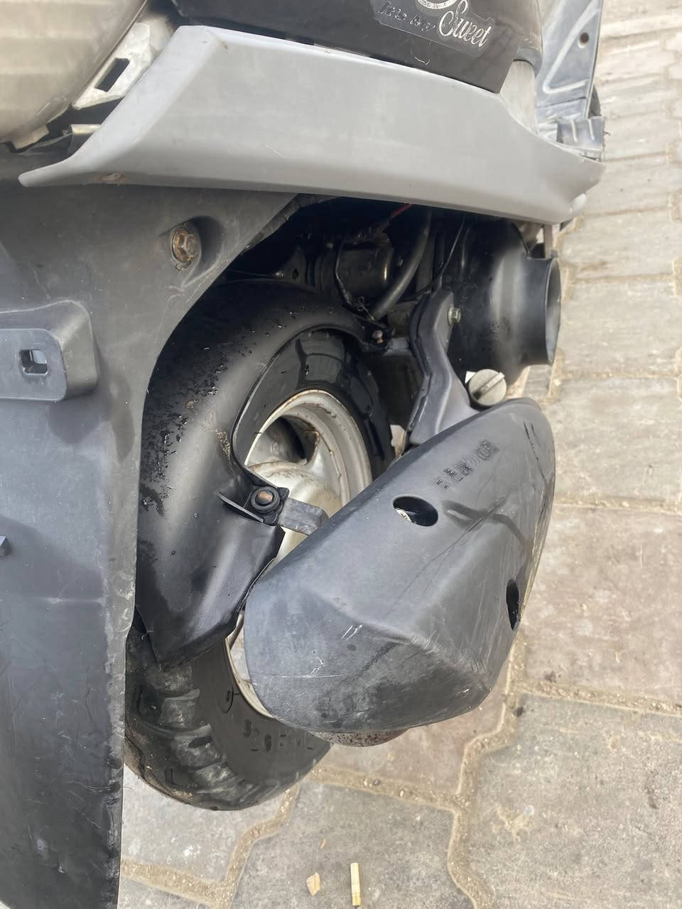 سلام عليكم دراجه ماكس منغولي متروكه وشغاله سلف وهندر وكهربائيات سلف وكابريتر أصليات كفرات اصليه مختومه ختم واحد  تاخذها بس ترتبها تنضف كابريترها فقط ماناقصها شي سعر 375 ماكو بهيج سعر بلاديه مكاني حي اور ***********
