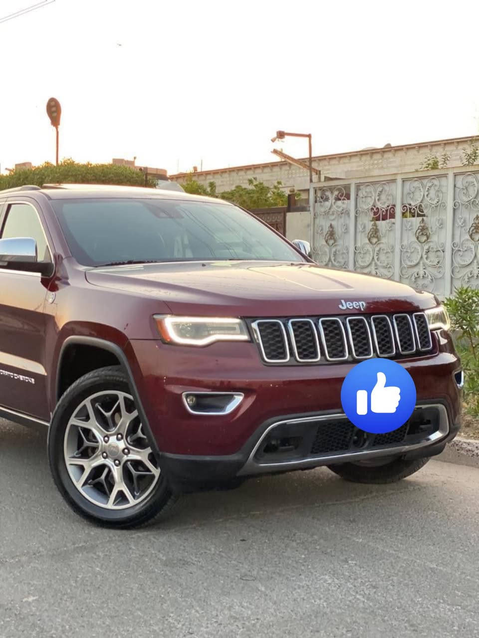 جيب كراند شيروكي لميتد  2016  فول مواصفات حته بانورامه ضرر موضح بلصوره بدون ايرباك ماشيه 72 الف mبيه صبغ بابين بدون ضربه شخوط فقط مكينه 6.سلندر  3.6 سلندر 205 بيها مجال للشراي تعال وبلخدمه تفاصيل اكثر ***********
