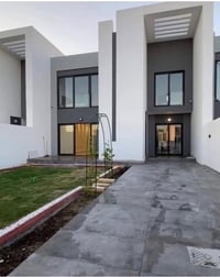 للبيع دار مساحة ٢٥٠ متر مع ديكورات مع قرض عقاري ١٣٥ مليون تحتوي على ٤ ...