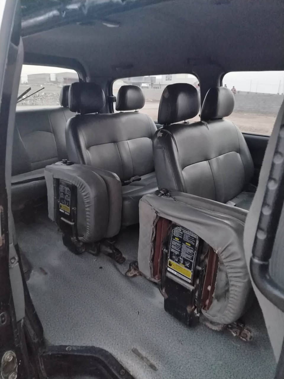 عليكم ستاركس 2007 رقم انكليزي بسمي مصفره هيئه وغرامات  گشر مكفول من صبغ وتبديل گير ومحرك وحداديه تخم تاير دوشمه كهربائيات كله عشرط السعر 70وبيه مجال الاتصال عرق*********** واسط الحفرية
