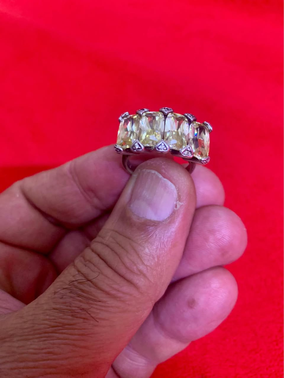 خاتم نسائي فضة متوج ب 5 حجرات سترين طبيعي صياغة روعة بغداد, العراق


**إذا كنت صاحب هذا الإعلان وتريد حذفه لأي سبب، رجاءا أرسل رسالة إلى الدعم الفني**