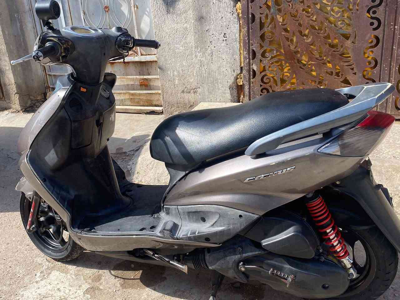 السلام عليكم شباب دراجه سكنس نثيه دراجه نظيفه كلش شوفت عينك دراجه من فوك اليجوه كله شغال كهربائية شغاله  بوشه 58 معدل تنطيك نكره سلف دراجه ماا متعوبه وكلشي بيه بلادي ++مرقمه اوراقه كله أصوليه وسنويه وكلشي جاهز بيه كله أصولي   السعر(مليون)  قفل قفل رجآ موو شرأي لحد يدخل خاصص
‏‪0776 570 7995‬‏ واتساب فقط ماسنجر ماا متوفر
