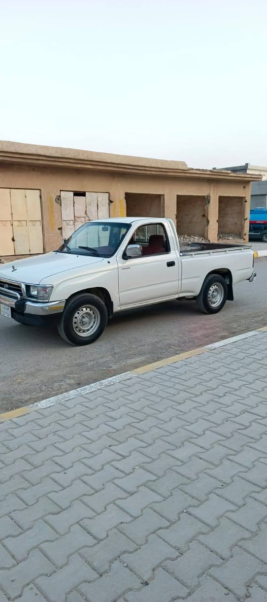 تيوتا موديل 2001 رقم بغداد الماني مكفوله كفالة عامه قطرة صبغ مابيه كير محرك اكسل مكفول مواصفات GL  تدفئه وتبريد تخم تاير جديد ما تصرف عليه دينار واحد  مكاني ديالى ***********./***********
