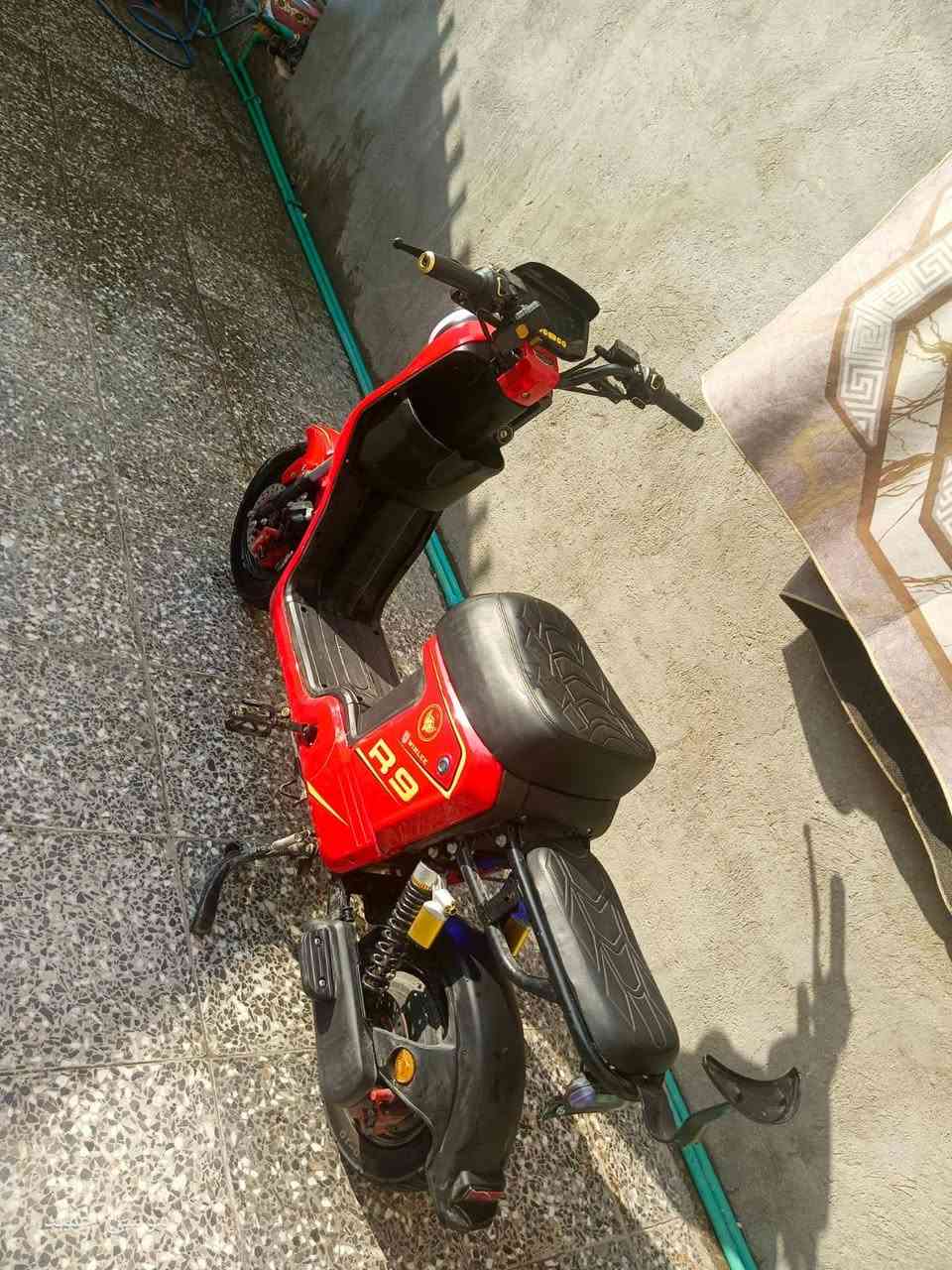 دراجه r9موديل 2026 لون احمر دراجه ما بيه اي عطل غير البطاريات منفوخه سعره 200 وبيه مجال  للتواصل ***********واتس مكاني بغداد شعب
