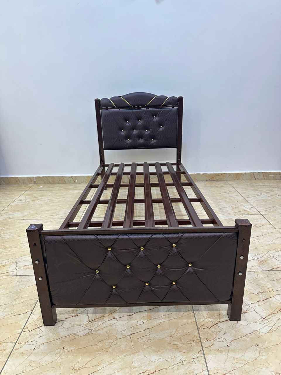 سرير حديد نفر جلد 

قياس 90*190سم بغداد, العراق


**إذا كنت صاحب هذا الإعلان وتريد حذفه لأي سبب، رجاءا أرسل رسالة إلى الدعم الفني**