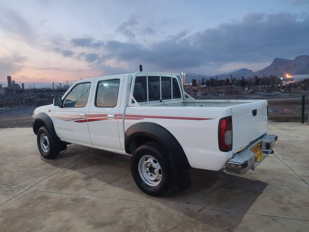 نيسان ٢٠٠٨ ياباني
ناوسور چوار گيچ و جام كاره بايي گيرو مه كينه و اكسلي وده بل ئه كسلي به شه رت توندو توله بي مه سره فه تايه ي تازه ن سه نه وي به سه رجووه ژينگه ي پيشووي دراوه يه ك په له سبوغي هه يه دياريم كردوه له رسمه كه 
شوين چوارقورنه 
 
***********
*********** رانية, السليمانية
