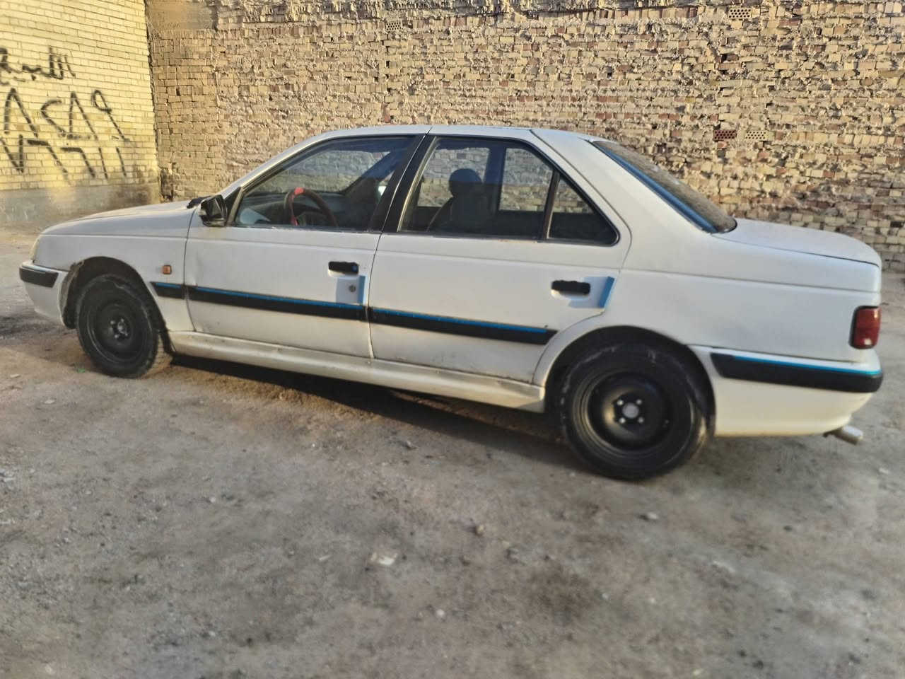 سلام عليكم سياره بيجو بارص للبيع مديل 2013 السياره بيهه البنيد مبدل والتبريد ما يشتغل بيهه خياسات قليله تجي تشوفهه بعينك السياره مكانه النجف الاشرف سعره 25 قفل قفل عليه غرامه 100 ينزل من سعره للاستفسار اكثر *********** واتساب فقط
